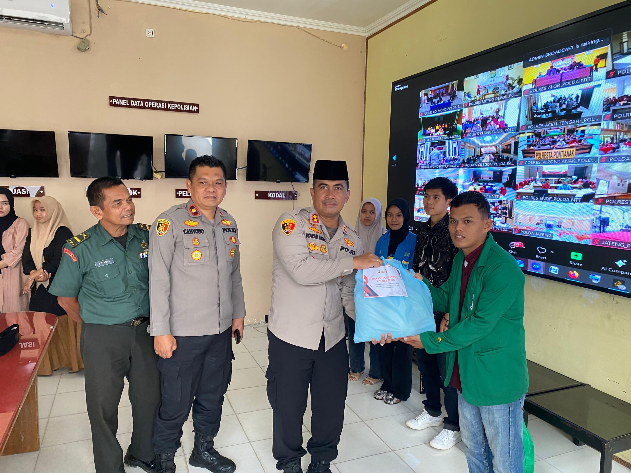 Polres Tebo Gelar Bakti Sosial Polri Presisi Bersama Mahasiswa Dan OKP Sambut Bulan Suci Ramadhan