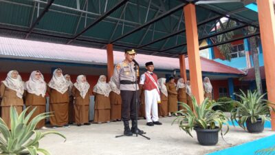 Kapolres dalam Amanat Upacara Senin di SMPN-01 Merangin sebutkan Kunci Sukses Sekolah ” AMALKAN JANJI SISWA ” Belajar tekun dan Hormati Guru