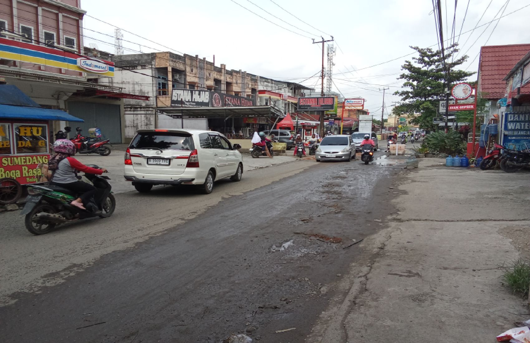 Mirip Jalan KEBUN SAWIT, Mundur Saja dari Jabatan bila TAK MAMPU MEMPERBAIKI Jalan RANGKAYO HITAM.