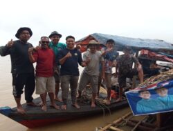 Laskar Pemuda Jambi Kota Seberang, Bantu Menyandarkan Rakit ke Tepian.