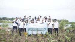 Aksi Hijau Waruna Group Bersama LindungiHutan Penanaman 2000 Pohon Mangrove