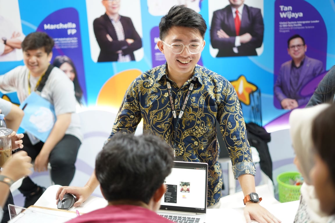 School of Computer Science BINUS UNIVERSITY Persiapkan Karier Gen Z melalui Workshop Aplikasi Berbasis AI di PPTJ 2025