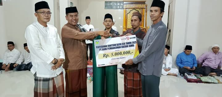 Camat Muara Tabir  Jufri HR Mendampingi Plt Sekda Kabupaten Tebo Dr. Sindi SH. MH Syafari Ramadhan Di Desa Sungai Jernih