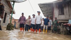 Baru Pulang Retret, Bupati dan Wabup OKI Tancap Gas Tinjau Warga Terdampak Banjir