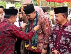 Begitu Masuk Merangin, Bupati H M Syukur Disambut Secara Adat