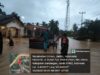 Bantu Kelancaran Arus Lalu Lintas di Tengah Banjir di Desa Pulau Pandan