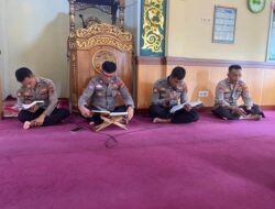 Tingkatkan Keimanan Personel Polres Sarolangun Bergantian Tadarus di Masjid Asmaul Husna 99 Selama Ramadhan