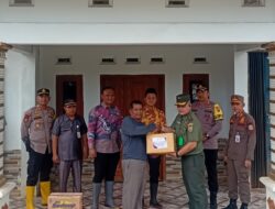 Pabung Kodim 0420/Sarko Dampingi Bupati Sarolangun Tinjau Lokasi Banjir di Kecamatan Pauh