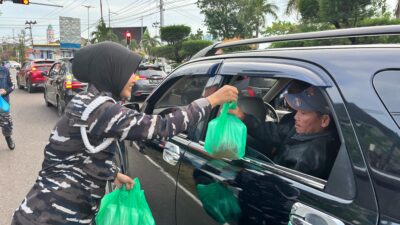 Komunitas Vespa Armada 1 Scooter Berbagi Takjil di Tanjungpinang