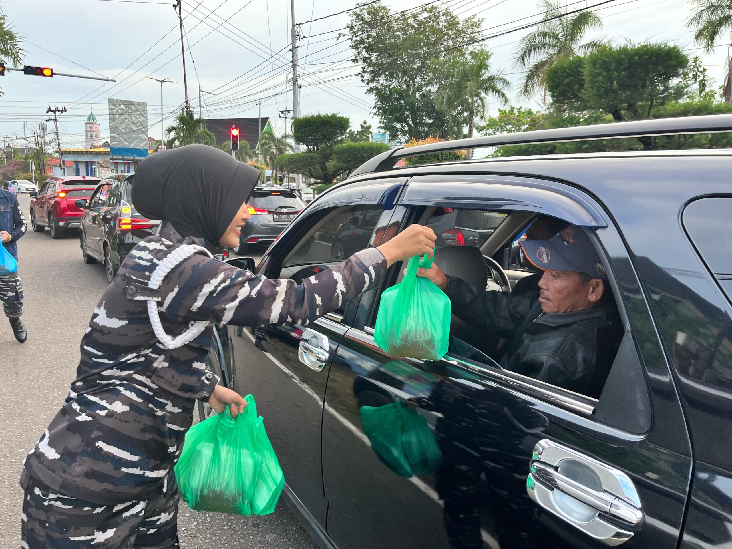 Komunitas Vespa Armada 1 Scooter Berbagi Takjil di Tanjungpinang