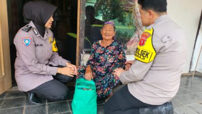 Polsek Sukahaji Berbagi Kebahagiaan Terhadap Sesama Di Bulan Ramadhan Yang Penuh Magfirah