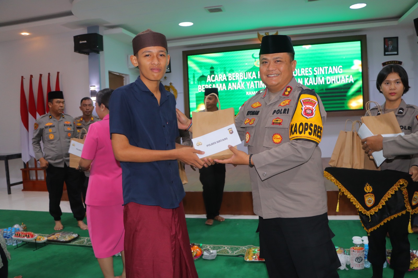 Momentum Ramadhan, Kapolres Salurkan Bantuan Sosial