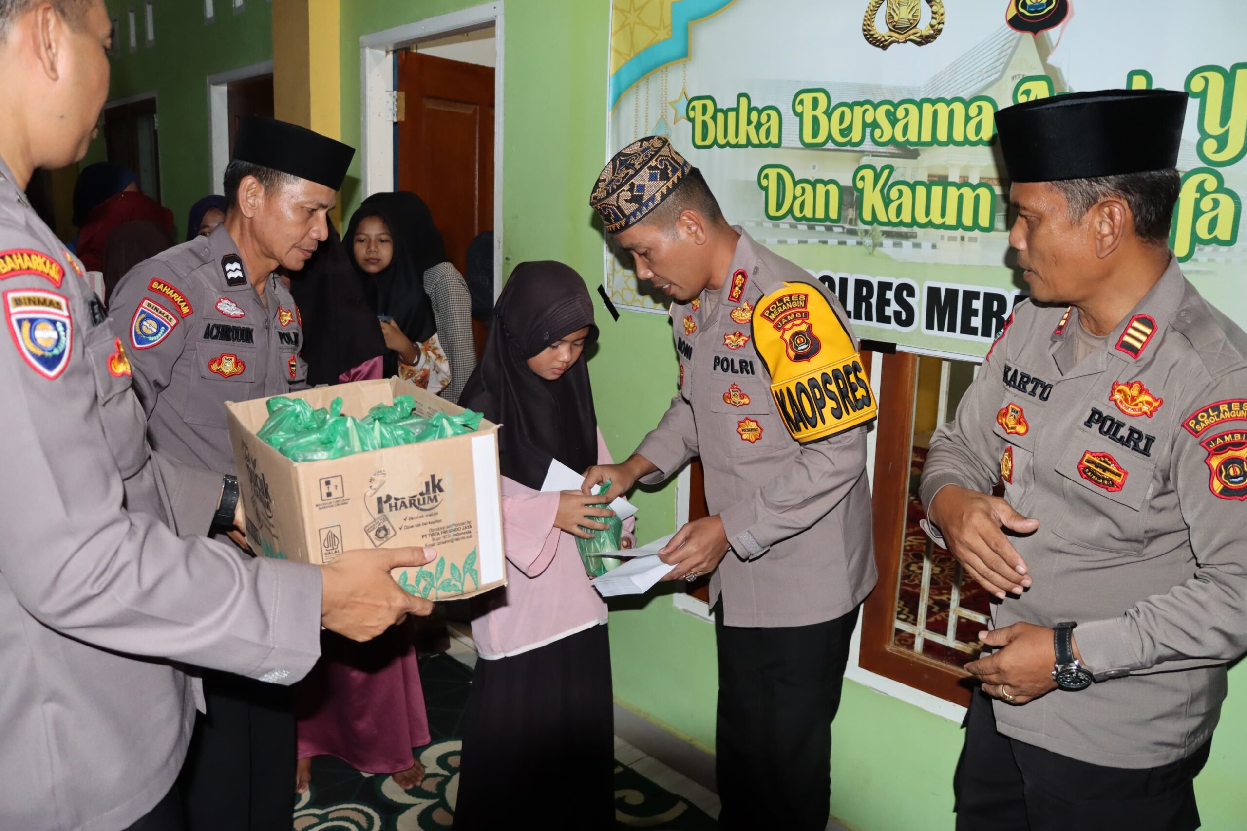 Polres Merangin Berbagi Kebahagiaan Bersama Anak Yatim “Yayasan Kasih Umi”