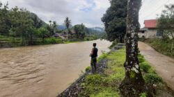 Koptu Suyanto Laksanakan Patroli menjaga kelestarian lingkungan dan keamanan wilayah di Desa Muara Air Dua Kecamatan Batang Asai