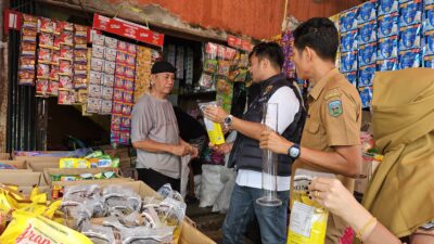 Unit Tipidter Satreskrim Polres Sarolangun bersama instansi terkait,Pemantauan Pasar tidak menemukan Perbedaan Volume dari Minyak Goreng Kemasan 