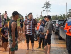 Bupati H M Syukur Pantau Kondisi Jalan di Musim Hujan termasuk Jalan Simpang Limbur yang Kebanjiran