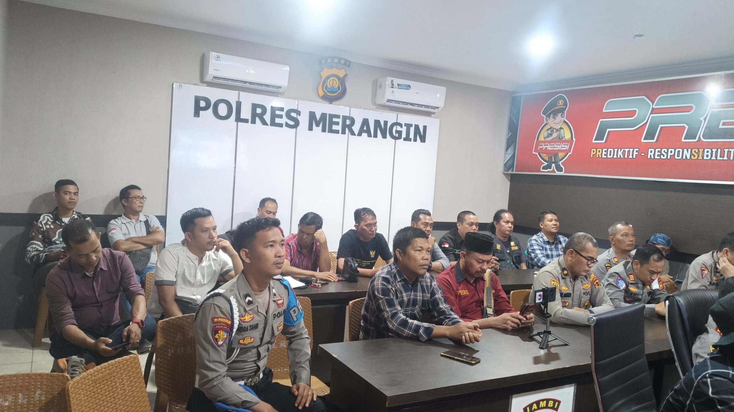 Zoom Meeting Kapolres dan Awak Media di Merangin di isi Ceramah Agama dari Ustad Das’ad Latif