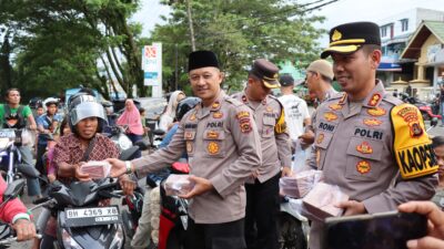 Polsek Muara Siau Polres Merangin ” Bagi Taqjil ” Nuansa Ramadhan POLRI BERSAMA MASYARAKAT