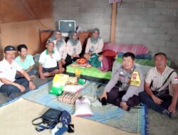 Polsek Tabir Selatan Polres Merangin Sambangi Perempuan Tua Penderita Sakit diDesa Bungo Tanjung.