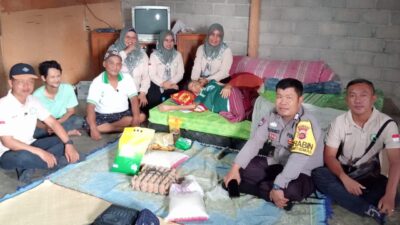 Polsek Tabir Selatan Polres Merangin Sambangi Perempuan Tua Penderita Sakit diDesa Bungo Tanjung.