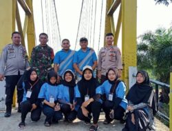 Jalin Silaturahmi, Babinsa Dan Bhabinkamtibmas Komsos Dengan Pemuda Pemudi