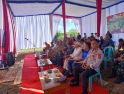 Kapolres Merangin diwakili Kasat Binmas Hadiri Kegiatan Gerakan Tanam Padi Serentak di Desa Tambang Emas Pamenang Selatan.