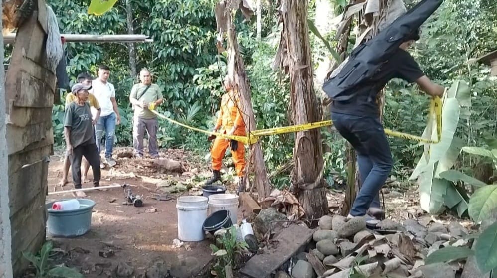 Polsek Kota Agung dan Inafis Polres Tanggamus Olah TKP Terperosoknya Anak Ke Sumur 20 Meter