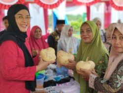 Ketua TP PKK Merangin Support Kinerja KWT Desa Lantak Seribu Pada Hari Kartini dan Pertemuan Rutin Pertriwulan KWT se-Dapil III Pamenang