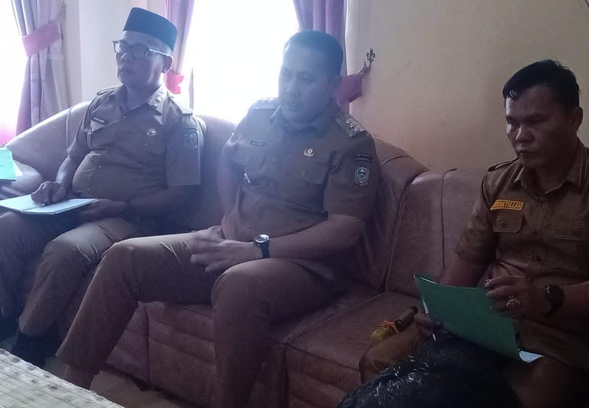 H.M. Syukur Bahas Persoalan Sampah, di Kantor Camat Bangko Diikuti Kadis LH, Kadis Koperindag, Camat Bangko dan Para Lurah