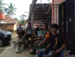 Babinsa Koramil 420-02/M.Limun Kodim 0420/Sarko Jalin Hubungan kerja yang Baik Dengan masyarakat desa Binaan