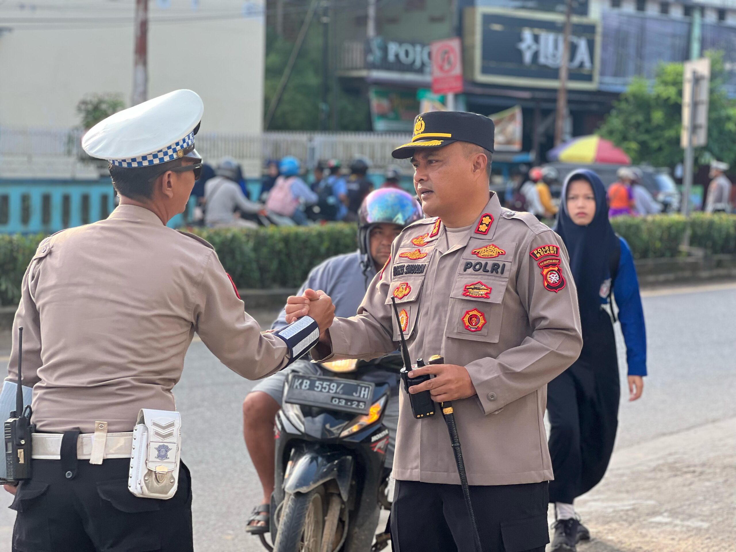 Kapolres Melawi Pantau Langsung Arus Lalin Bersama Personel Satlantas