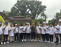 Bupati Merangin Bersama Warga Jagging 12 KM  Lewati Jembatan Gantung, Hingga Diundang Sarapan