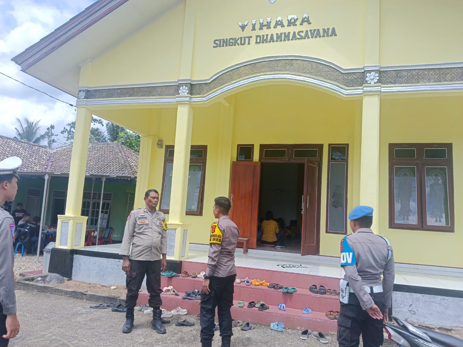 Polres Sarolangun Gelar Pengamanan Peringatan Hari Raya Tri Suci Waisak 2569 B.E – Tahun 2025 di Vihara Dhammasavana