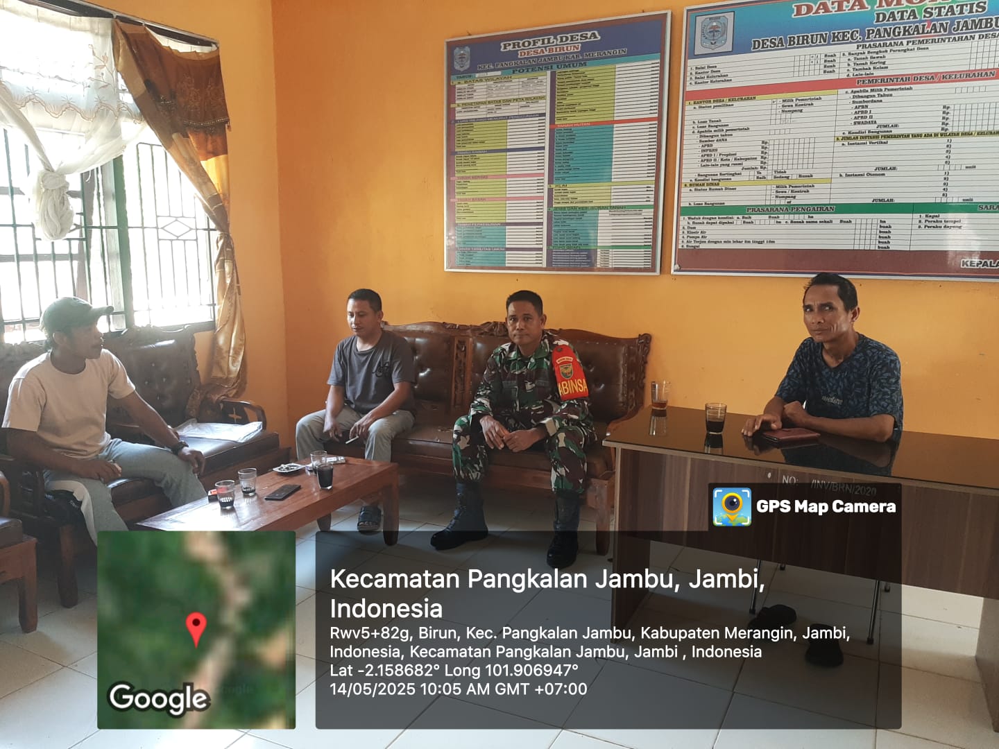 Babinsa Koramil 420-07/Sei Manau, Serka Suwarno, Laksanakan komunikasi sosial Bersama Warga Desa Birun, Ciptakan Kekompakan dan Kemanunggalan