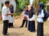 Sedang Diperbaiki, Guru dan Siswi Nekat Terobos Jembatan Rusak Hanya Ingin Cepat Sampai ke Sekolah karena Ujian