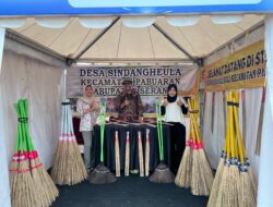 Desa sindangheula tanpilkan sapu lidi dalam festival nasional ,, bangun,desa ,bangun indonesia,2025