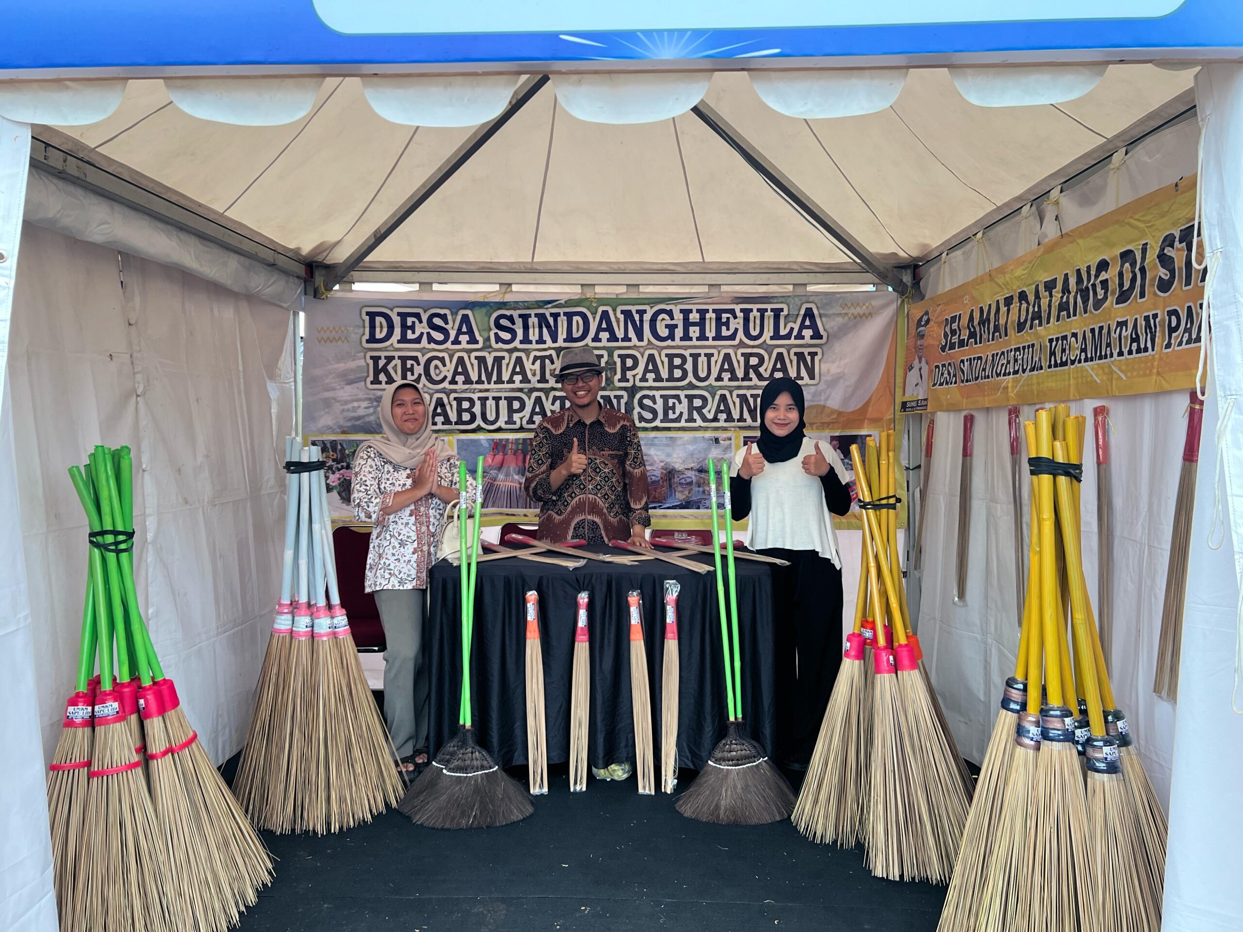 Desa sindangheula tanpilkan sapu lidi dalam festival nasional ,, bangun,desa ,bangun indonesia,2025