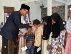 Pemerintah desa sindang heula gelar pengajian rutin bulanan dan santunan di masjid al-hidayah kp,kepuh