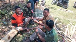Tampak Jelas Kebahagiaan Warga Bersama Babinsa Desa Sungai Bemban, Serka Azhari dari Koramil 420-01/Batang Asai