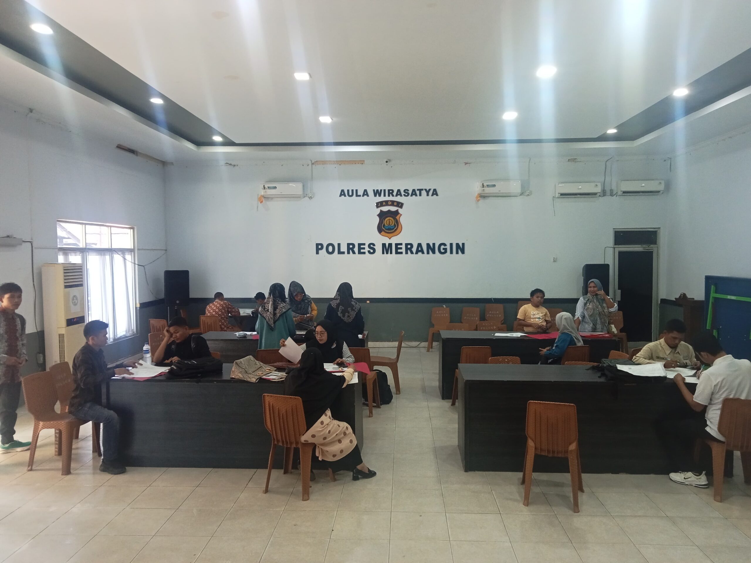 Guna Berikan Layanan Terbaik, Polres Merangin Siapkan Aula Untuk Pemohon SKCK Yang Membeludak