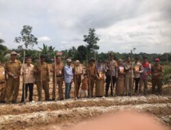 Polsek Pauh Polres Sarolangun Bersama Masyarakat Desa Karang Mendapo Laksanakan Program Ketahanan Pangan