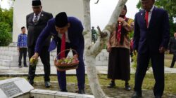 Usai Upacara Harkitnas, Bupati dan Rombongan Tabur Bung· Di Makam Pahlwan Patriot Bhakti Merangin