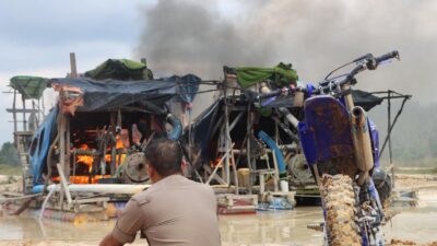 Kapolres Bungo Bakar Dua Unit dan Rusak Lima Dompeng Serta Amankan Sembilan Sepeda Motor