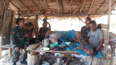Pererat Hubungan TNI dan Rakyat, Babinsa Koramil 420-03/Pauh komsos di Desa Jernang Baru