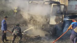 Truck Terbakar di Perjalanan dari Tambang Menuju Stockfile PT. Caritas, Sertu Aan Satria Anggota Koramil 420-04/Sarolangun Sigap Bantu Pemadaman