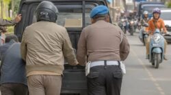 Aiptu Aris Abdullah Bantu Mobil Mogok di Sintang, Bukti Polisi Humanis dan Sigap di Lapangan