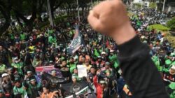 Melalui Orasi, Driver Ojol Meluapkan Jeritan dan Uneg-unegnya 10 Tahun Kerja ke DPR: Kami Cuma jadi Sapi Perah Aplikator.!