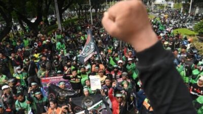 Melalui Orasi, Driver Ojol Meluapkan Jeritan dan Uneg-unegnya 10 Tahun Kerja ke DPR: Kami Cuma jadi Sapi Perah Aplikator.!