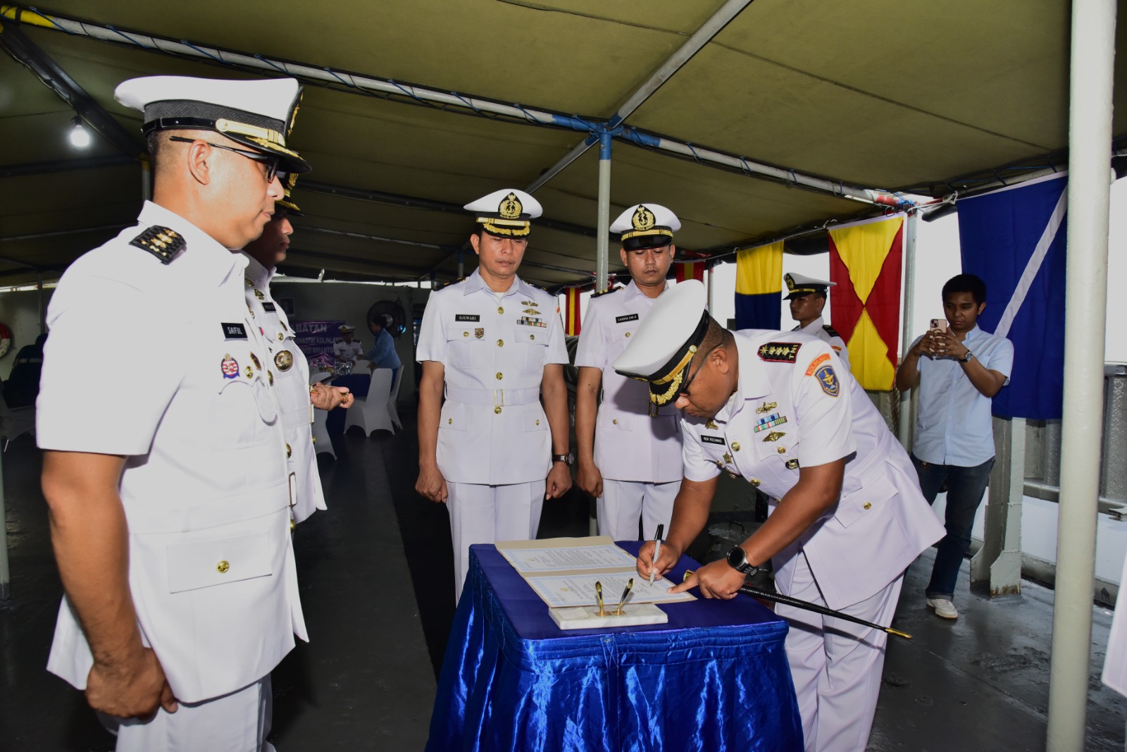 Komando Berganti, Tongkat Estafet Kepemimpinan KRI Teluk Manado-537 Resmi Diserahterimakan