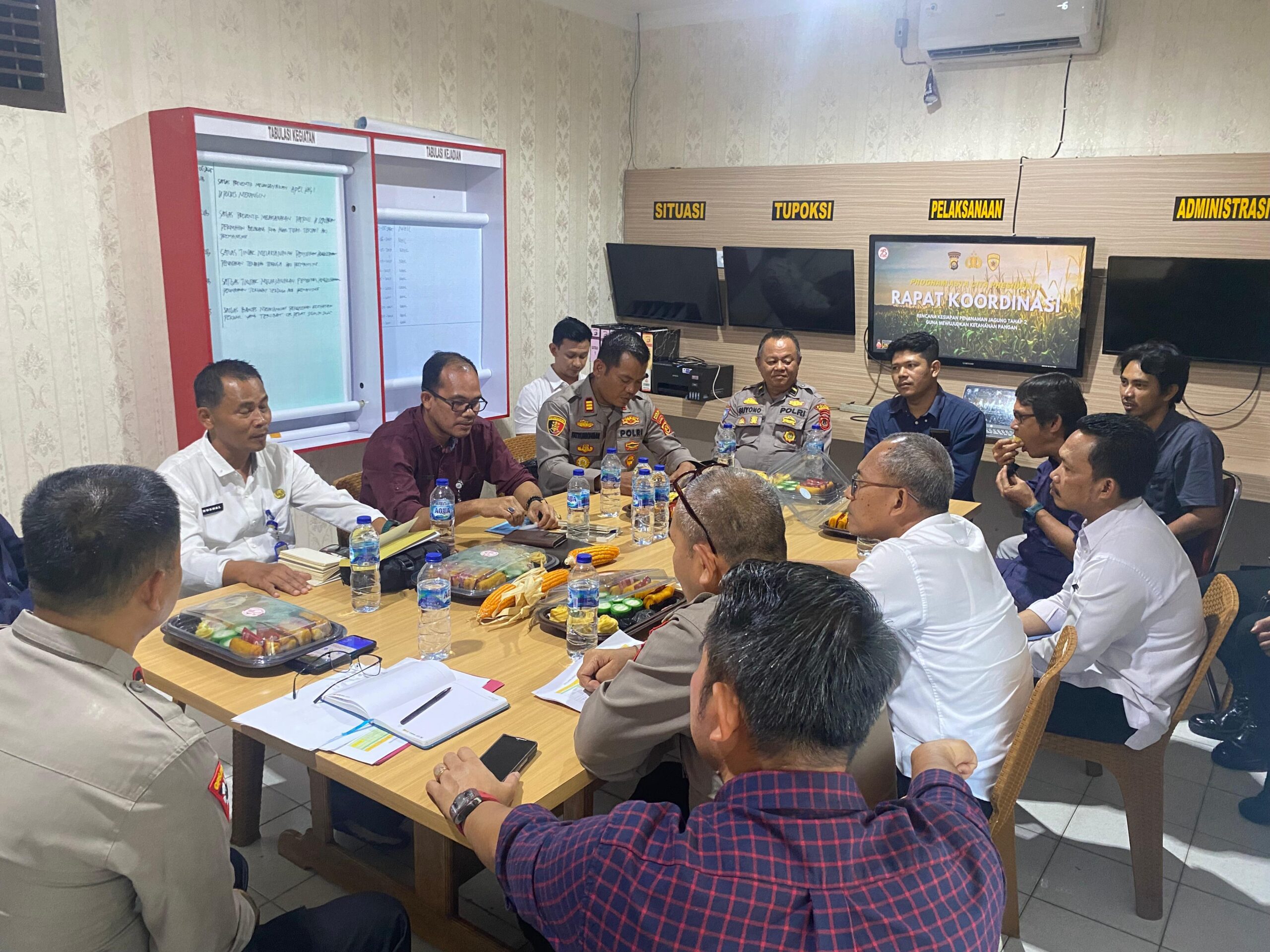 Polres Merangin Bersama Pemerintah Daerah Menggandeng Beberapa Perusahaan Untuk Penanaman Jagung Tahap II (Dua)